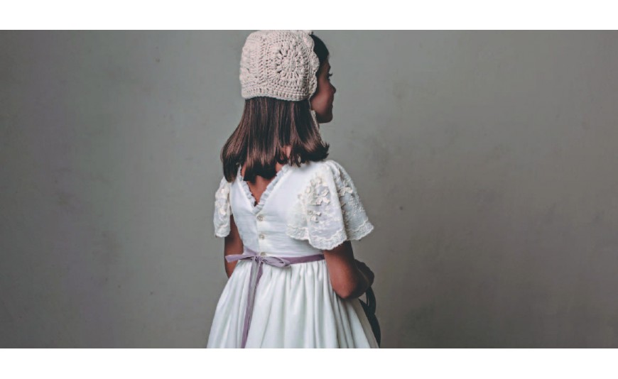 María y su vestido de comunión